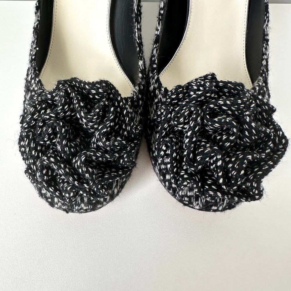 CHANEL 2010 CC Tweed Camellia Flower Heel Pumps Black White IT 38.5 - Picture 7 of 15